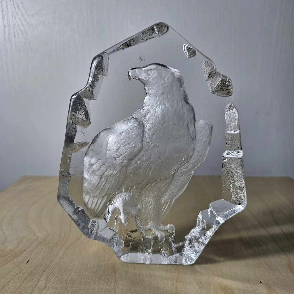 Mats Jonasson Large 7.5 inch high Paperweight Eagle